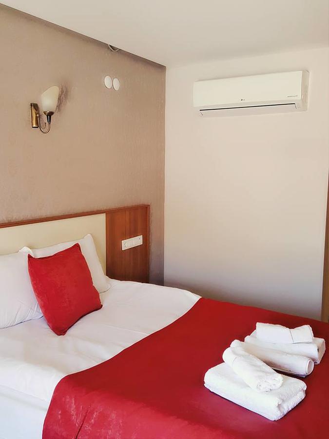 Deniz Hotel Yenifoca Eksteriør billede