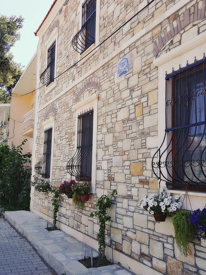 Deniz Hotel Yenifoca Eksteriør billede